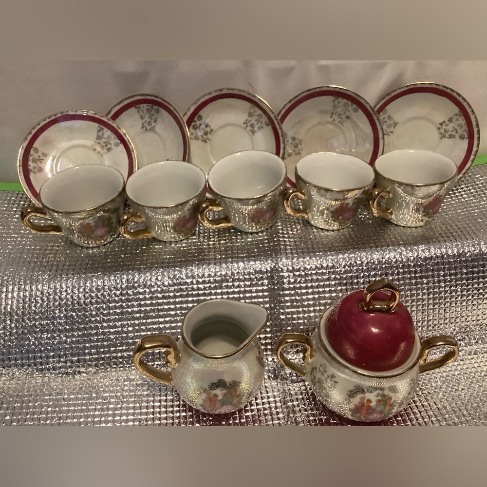 Vintage Crown Tea Set. Sugar & Creamer, 5 Cups & Saucers. Gold Details. Lovely!